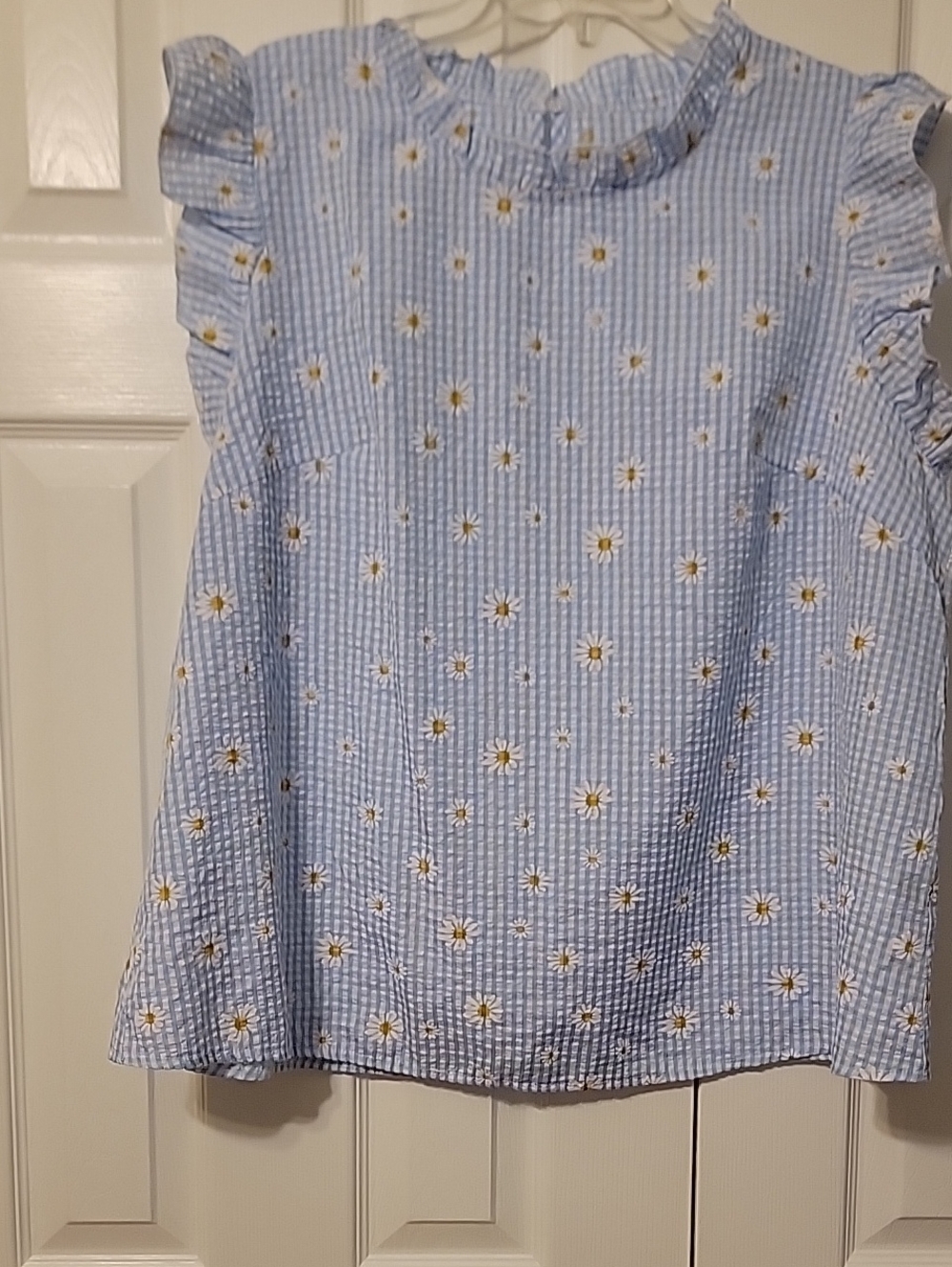 SHEIN Blue Daisy Ruffle Sleeve Seersucker Top